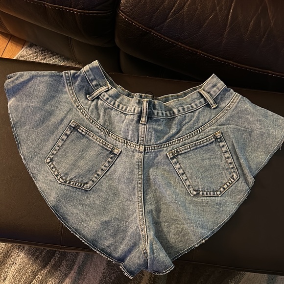 MICAS FRAYED HEM WIDE LEG DENIM SHORTS - Picture 2 of 7